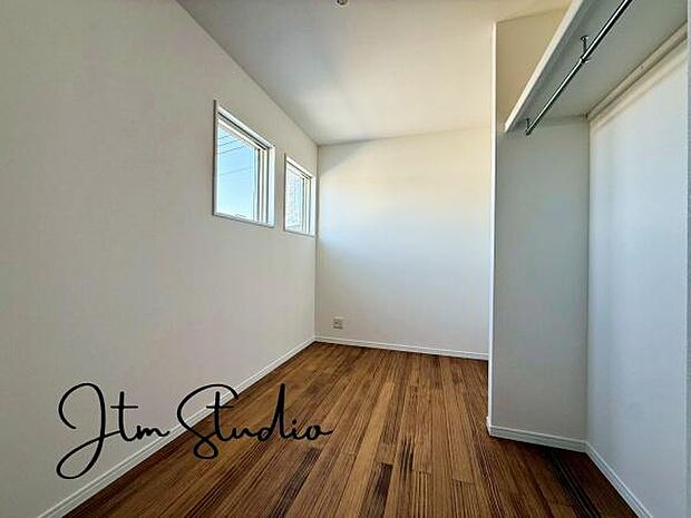 一人にひと部屋?収納?書斎?趣味部屋?あるいは客室?部屋数の多い間取りは、家族構成やライフステージの変化にも柔軟な対応を可能にし、家族の選択肢を広げます♪