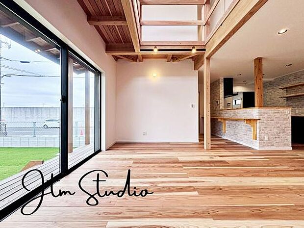 ここにはみんなが集い、食事と楽しい会話が始まる。話に夢中になりすぎて、ついつい時を忘れ夜半過ぎになってしまう。そんな束の間の幸せを感じさせてくれる場所でありたい◎