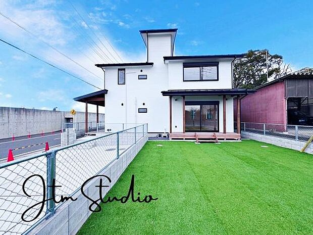 駐車スペース3台分確保♪セカンドカーやお友達を呼ぶときに便利なので車好きのパパにもママにも嬉しいですね♪