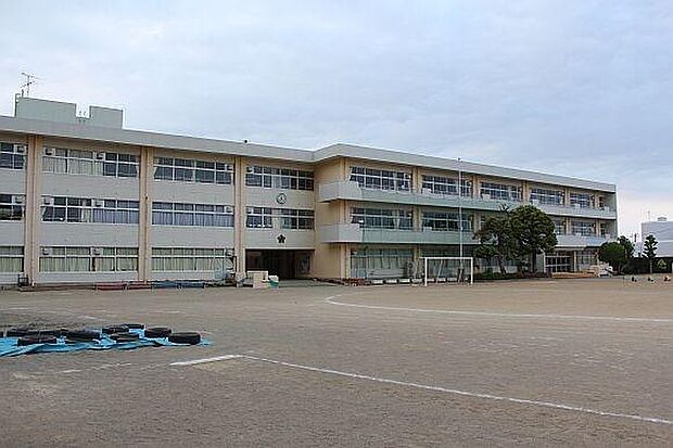 一宮町立一宮小学校まで2581m