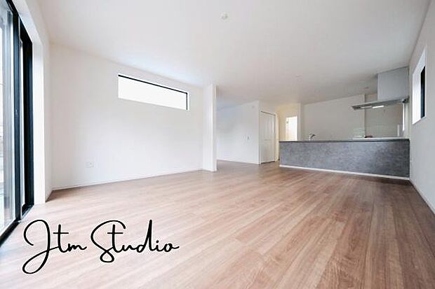 ダイニングテーブル・ソファーセット・ＴＶボード等をゆとりを持って配置できる広さです。家具のレイアウトも新生活スタートの楽しみの一つですね◎