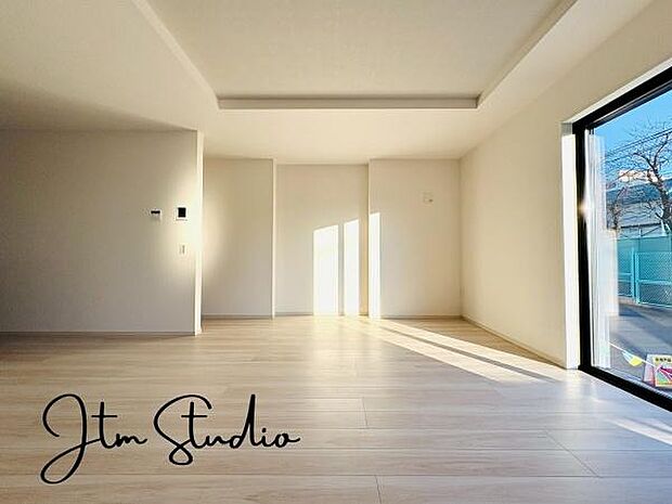 家族の食事や団らんのほか、子どもを遊ばせたり、友人を招いたりするLDKは住まいの中心。長時間過ごす場所だから、その空間は住まい全体の居心地を左右します。