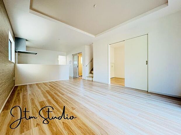 ここにはみんなが集い、食事と楽しい会話が始まる。話に夢中になりすぎて、ついつい時を忘れ夜半過ぎになってしまう。そんな束の間の幸せを感じさせてくれる場所でありたい◎