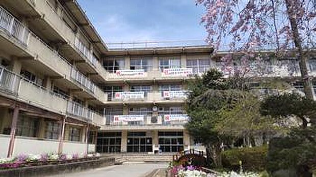 松戸市立第六中学校まで650m