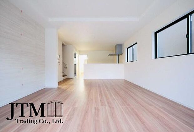 忙しい朝でも、しっかり家族が揃って食事をして頂けるゆとりある大きさのダイニングスペース！家族みんなでテーブルを囲む素敵な時間を楽しんで下さい♪