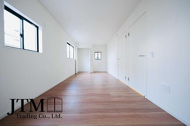 一人にひと部屋？収納？書斎？趣味部屋？あるいは客室？部屋数の多い間取りは、家族構成やライフステージの変化にも柔軟な対応を可能にし、家族の選択肢を広げます♪