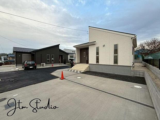 カースペース2台分確保♪セカンドカーやお友達を呼ぶときに便利なので車好きのパパにもママにも嬉しいですね♪