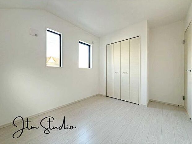 居室に完備の収納は、お部屋を広々使うことが出来る優れもの!大切な思い出の品や、「今は使わない」季節ものを大切に保管♪スッキリ綺麗なお部屋で、趣味の時間も更に充実♪