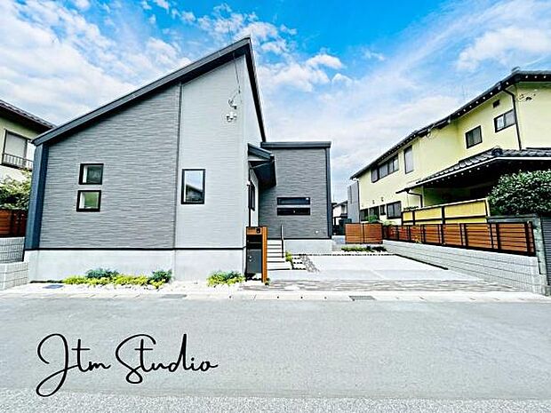 カースペース2台分確保♪セカンドカーやお友達を呼ぶときに便利なので車好きのパパにもママにも嬉しいですね♪