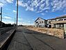 その他：前面道路は広さがあり車の出入りもスムーズに行えます。敷地周辺は開放感があります。周囲は落ち着いた住宅街です。日当たりの良さが感じられる立地です。