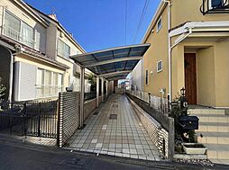 帰るたびに気持ちいい、広々カーポート