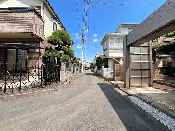 交通量が少なく、お子様も安心して通学できる生活道路です！