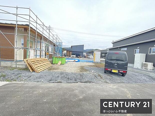 開発が進むエリアで新たな生活を始めるのにぴったりの場所です。新築物件の魅力を感じられるスペースです。静かな環境で新しい住まいの形を見つけることができます。