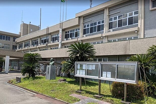 三股町役場まで657m、三股町が「街の住みここち<宮崎県版>&幸福度ランキング<全国版>」で第1位&第3位を獲得しました!