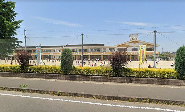 都城市立西小学校まで457m