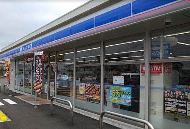 ローソン都城平江町店まで545m、駐車場も広いし、店内も広い。今風の綺麗なコンビニ。