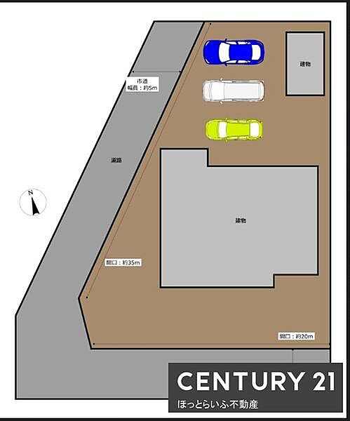 敷地全体の配置がわかりやすい区画図です。駐車スペースが複数あり車の出し入れも便利です。道路幅員や各辺の長さが詳細に記載されており周辺環境も確認できます。
