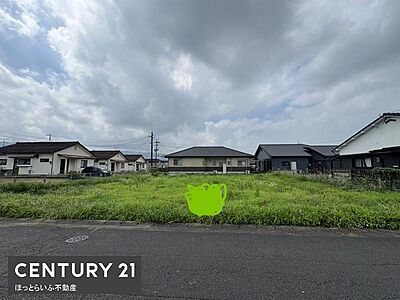 外観:閑静な住宅街に位置する外観です。広々とした土地が広がり道路に面した立地が魅力的です。前面道路はゆったりとした印象で周囲には同様の住宅が建ち並んでいます。空が広く開放感を感じられる環境です。 外観:閑静な住宅街に位置する外観です。広々とした土地が広がり道路に面した立地が魅力的です。前面道路はゆったりとした印象で周囲には同様の住宅が建ち並んでいます。空が広く開放感を感じられる環境です。