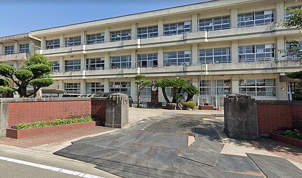 都城市立妻ケ丘中学校まで1811m