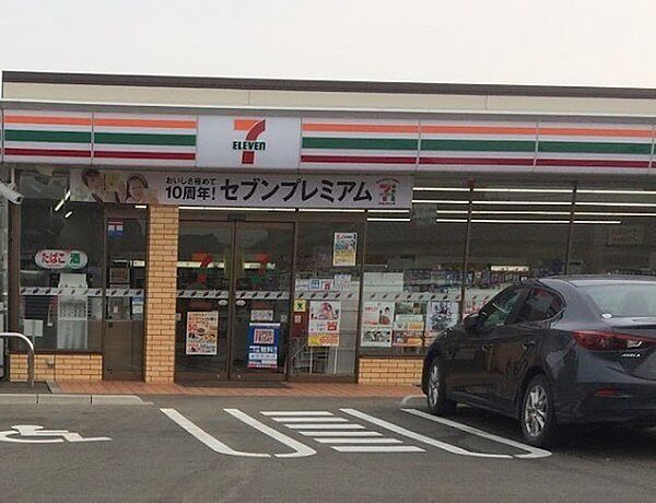 セブンイレブン 都城金田町店まで570m、コンビニエンス ストアのチェーン。軽食や飲み物をはじめ、売店で扱うさまざまな商品を用意。
