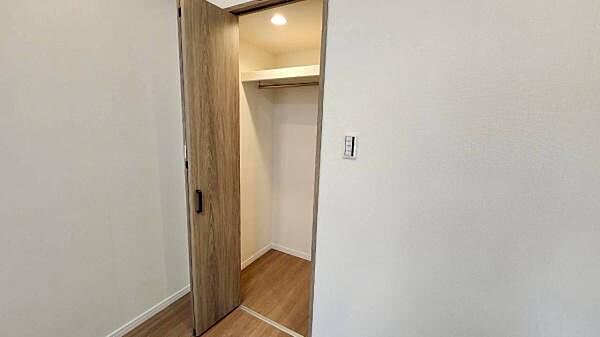 奥行きのあるクローゼットです。