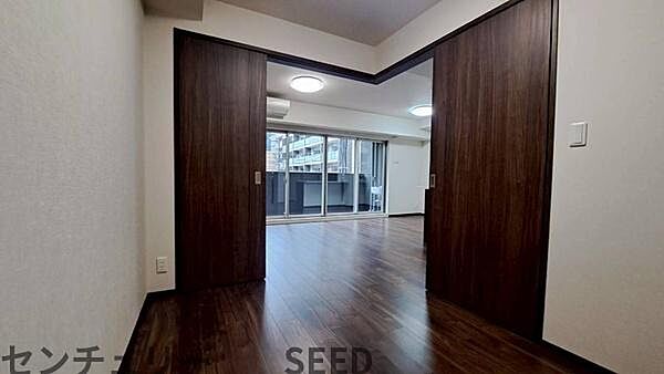 シンプルで洗練されたリビング空間。インテリアの自由度も高く、理想のお部屋に仕上がります。