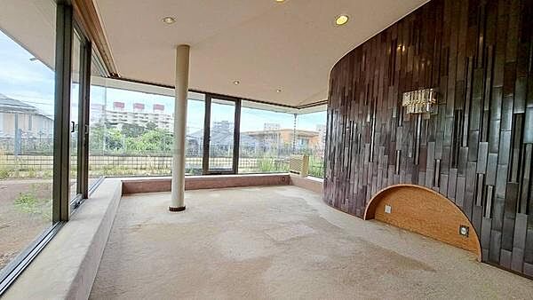2面採光で明るく風通しの良い洋室
