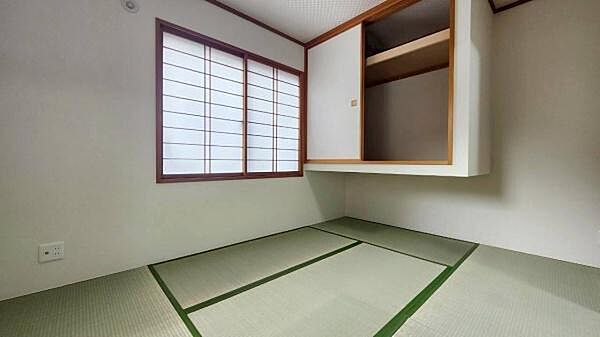 旅館を思わせる雰囲気があります。子供の遊び場として。また急な来客時にも柔軟に対応してくれる空間です。
