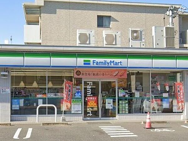ファミリーマート 金城町二丁目店まで697m