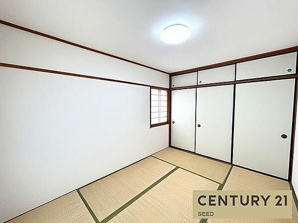 畳の香りが心地よい和室。客間としても、くつろぎの空間としても幅広くご活用いただけます。