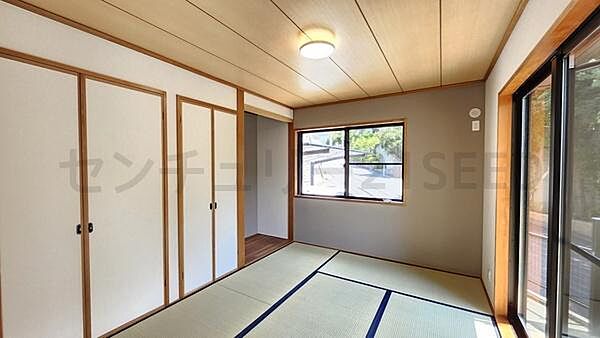来客時の応接間としても活用できる、落ち着いた和室です。