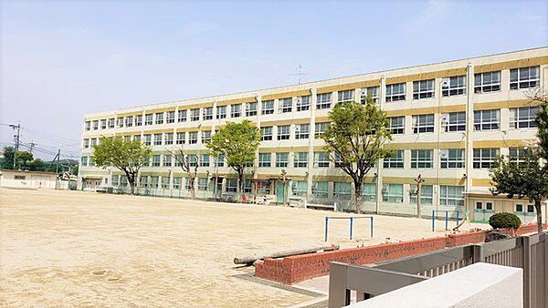 名古屋市立東山小学校まで848m