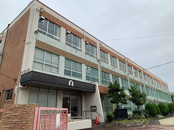 名古屋市立金城小学校まで858m