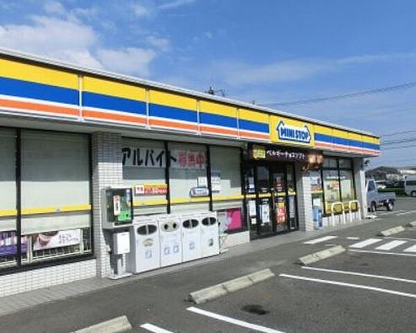 ミニストップ名古屋山花町店まで584m