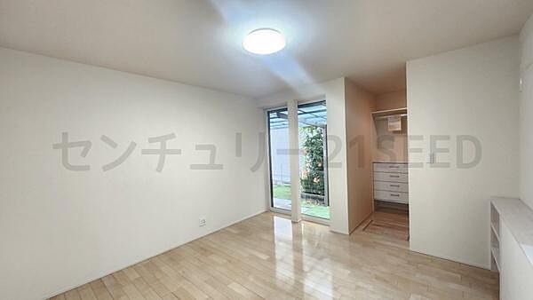 一日の疲れを癒す、くつろぎのひとときを過ごせるリビングです。