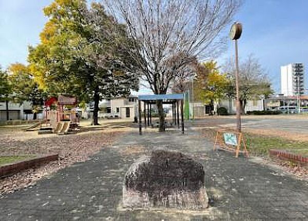 六所社公園まで213m