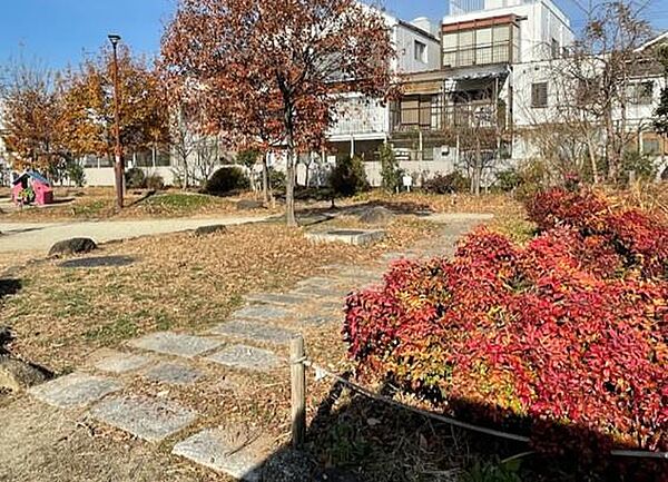 惣作公園まで875m