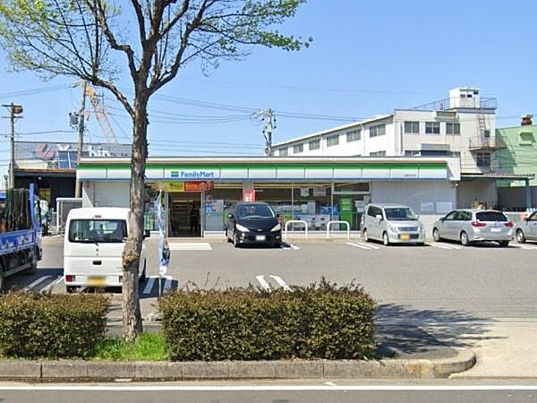 ファミリーマート 大高中川店まで776m