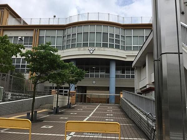 名古屋市立御劔小学校まで273m