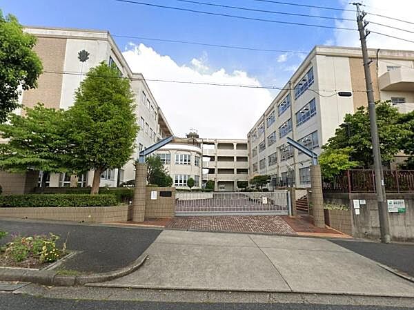 名古屋市立左京山中学校まで1367m