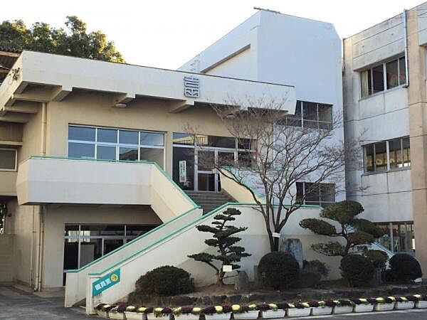 吉田小学校まで1100m