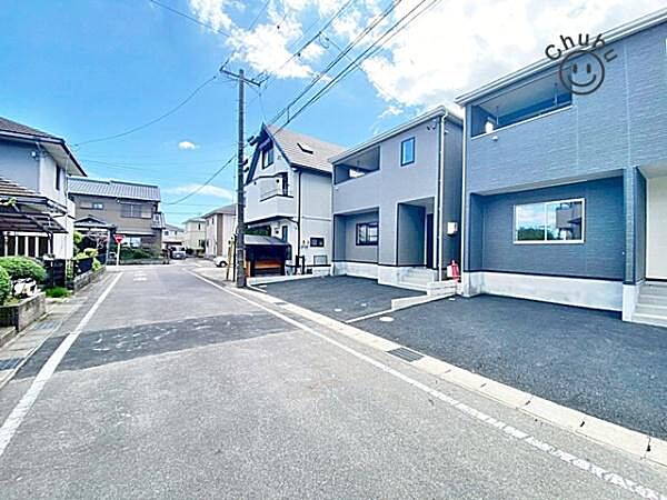 接道：東側公道約5.97ｍ　実際の建物・駐車・環境・街並み・日当たりなどご確認ください！平日・お仕事帰りなどいつでもご案内できますので、お気軽にお問合せください！