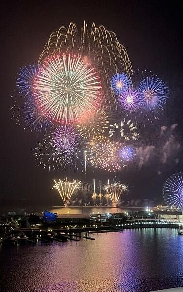 イベント時には夜空を彩る花火をゆっくりとご鑑賞いただけます！