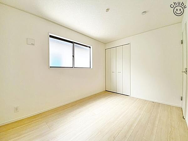 家族一人ひとりにあわせたプライベートな空間。充分な広さとクローゼットを設置したお部屋はお子様の成長を促します！お子様の成長を支える、勉強や好きなことに没頭する学びの空間にピッタリです！