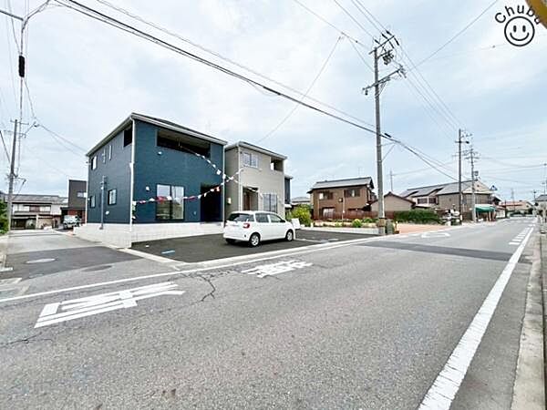 接道：南側約9.12ｍ～9.13、西側約4.0ｍ　実際の建物・駐車・環境・街並み・日当たりなどご確認ください！平日・お仕事帰りなどいつでもご案内できますので、お気軽にお問合せください！
