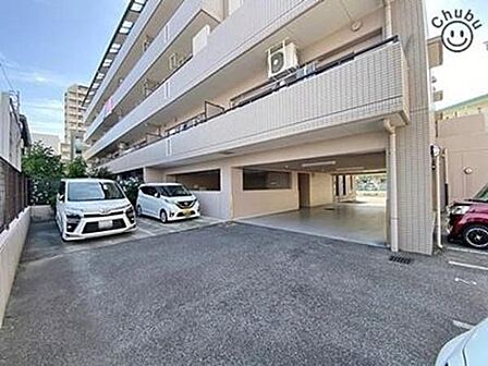 駐車場(月額6500円~8000/円) ぜひ現地にて、実際の建物・駐車・環境・街並み・日当たりなどなどご確認ください!平日・お仕事帰りなど、いつでもご案内できますので、ぜひお問い合わせください!