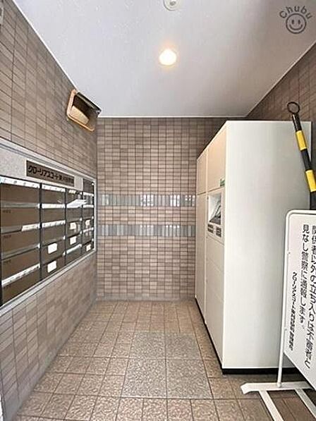 オートロック付きマンションです 便利な宅配BOXもあります