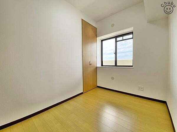 家族一人ひとりにあわせたプライベートな空間。充分な広さとクローゼットを設置したお部屋はお子様の成長を促します！お子様の成長を支える、勉強や好きなことに没頭する学びの空間にピッタリです！
