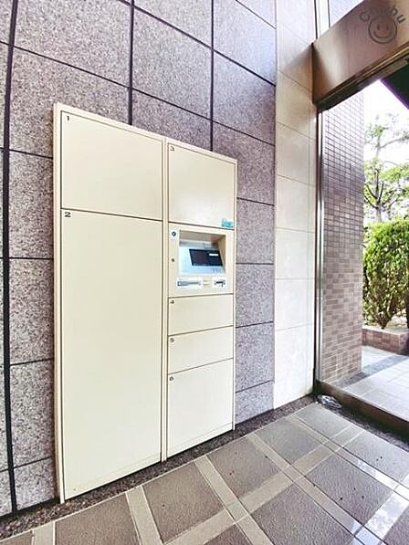 宅配ボックスがあるので不在の時も便利です