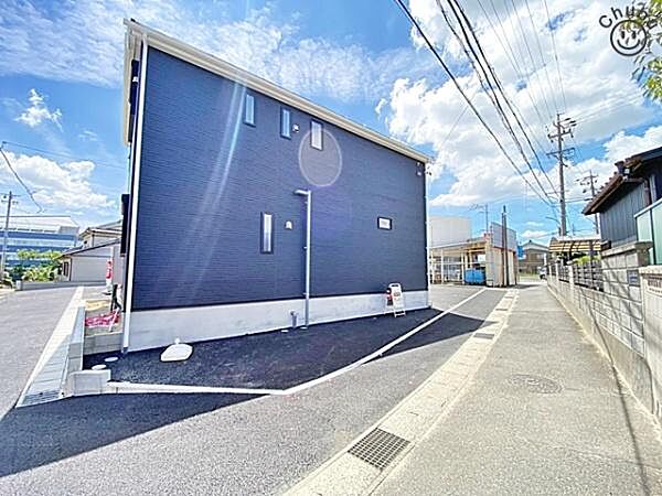 接道：北東側公道1.28ｍ、北西側1.07ｍ　実際の建物・駐車・環境・街並み・日当たりなどご確認ください！平日・お仕事帰りなどいつでもご案内できますので、お気軽にお問合せください！